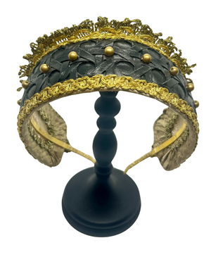 Gold and black Goldreifen by Niely Hoetsch with cane-weave motif, Wiener Geflecht, golden Lurex trims, and pearl embroidery, handmade in Vienna, red carpet headband, luxury accessorie, Wien Products