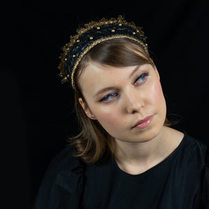 Gold and black Goldreifen by Niely Hoetsch with cane-weave motif, Wiener Geflecht, golden Lurex trims, and pearl embroidery, handmade in Vienna, red carpet headband, luxury accessorie, Wien Products