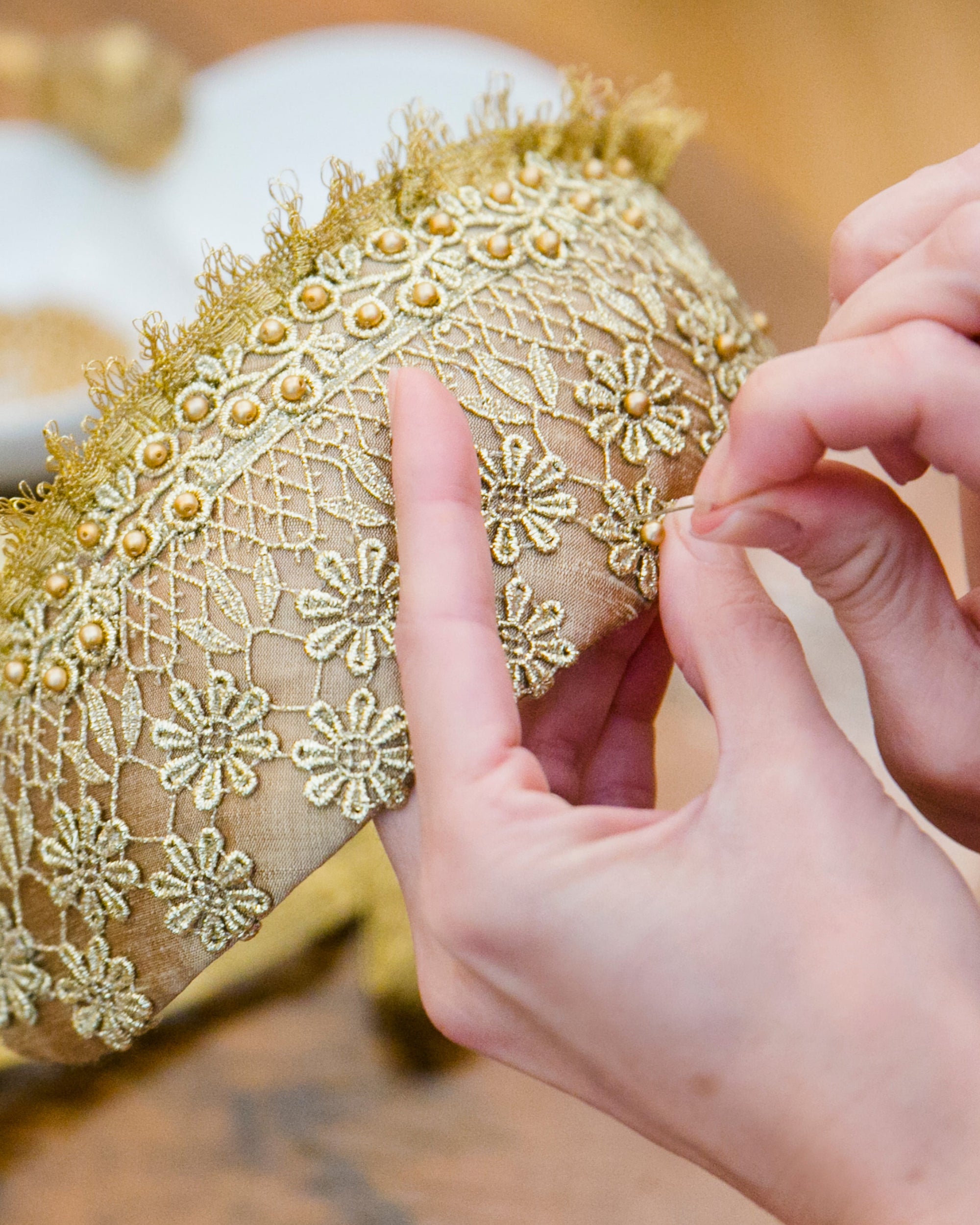 handmade, embroidered, hand-embroidered, goldreiffen, trachten, typical clothes, austria, dirndl